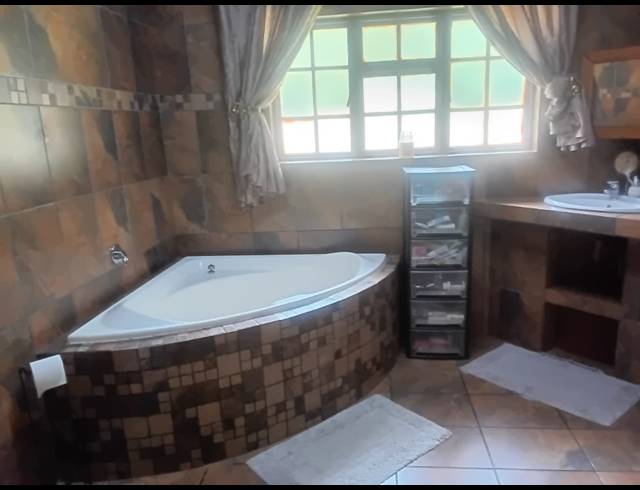 2 BEDROOM HOUSE FOR SALE IN HENLEY ON KLIP